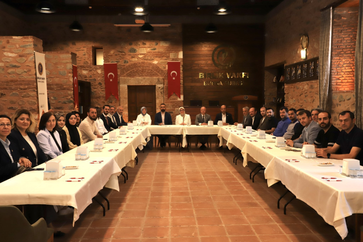 AK Parti heyetinden Birlik Vakfı Bursa Şubesi’ne ziyaret - Bursa Hayat Gazetesi-2