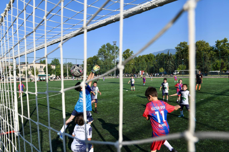 650 çocuk, 38 takım, iki günlük futbol şöleni - Bursa Hayat Gazetesi-4