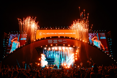 Sefo Bursa’daki konserinde müzik ve eğlenceyi birleştirdi