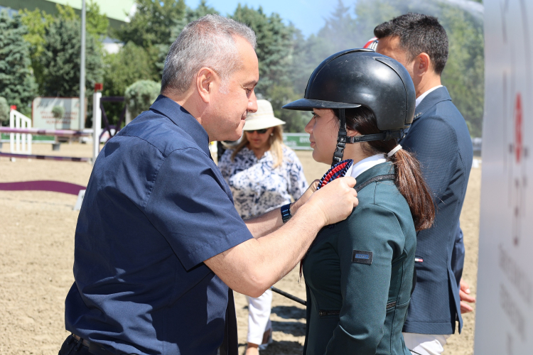 BUÜ’nün “Genç Atlar Yarışması” büyük ilgi gördü - Bursa Hayat Gazetesi-3
