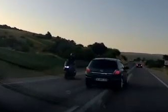 Bursa’da tehlikeli sollama kamerada! Facia teğet geçti