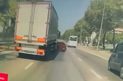 Bursa’da şerit değiştiren TIR önüne kattığı aracı sürükledi
