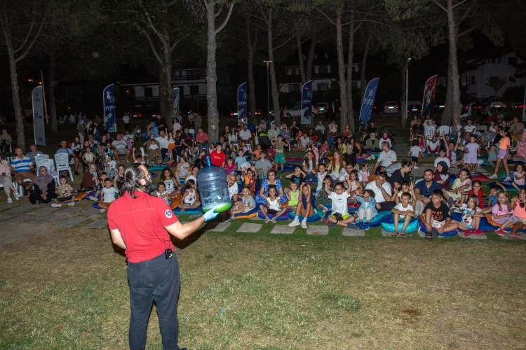 MobilFest 2025'in ikinci durağı İznik sahil meydanı oldu -Bursa Hayat-2