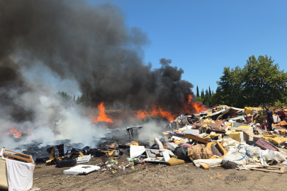 Orhangazi’de katı atık deposu alev aldı, ilçe duman altında kaldı