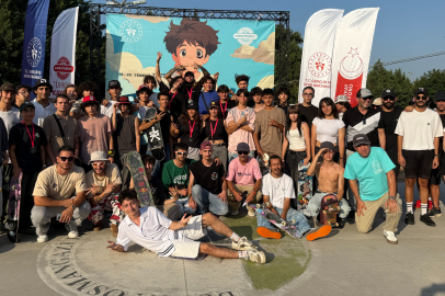 Sukaypark’ta heyecan dorukta! Türkiye’nin en iyi kaykaycıları Bursa’da mücadele etti