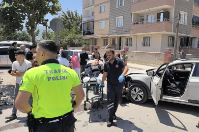 Bursa'da 3 araçlı kaza! Komiser dahil 5 kişi yaralandı