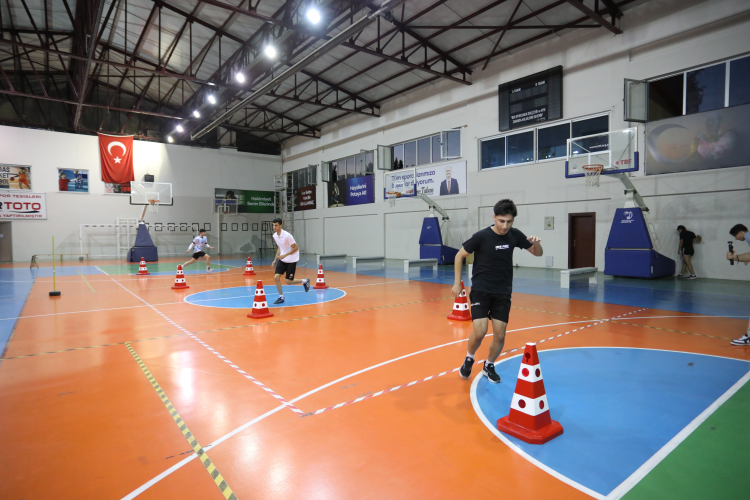 İnegöl Belediyesi’nden genç sporculara kariyer yolunda destek - Bursa Hayat Gazetesi-2