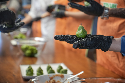 Yabancı öğrenciler Gürsu armudu şeklinde kurabiye yaptı