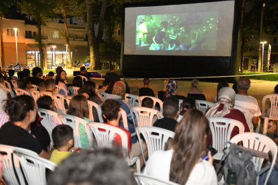 Açık havada sinema keyfi Bağlarbaşı ve Adalet mahallelerinde yaşandı