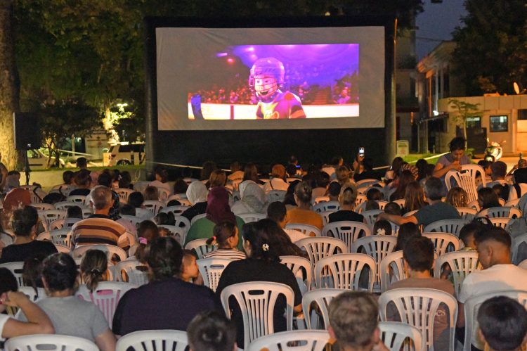 Açık havada sinema keyfi Bağlarbaşı ve Adalet mahallelerinde yaşandı -Bursa Hayat-2