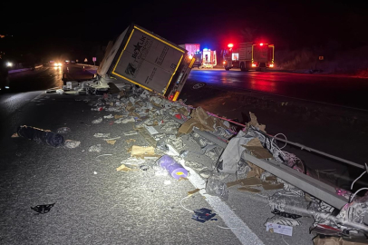 Bursa yolunca feci kaza! Savrulan TIR yan yattı