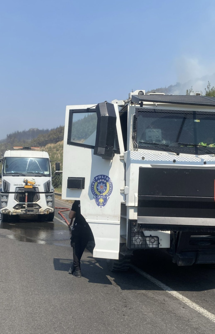 İnegöl Belediyesi’nden yangın bölgesine personel ve su tankeri desteği - Bursa Hayat Gazetesi-4