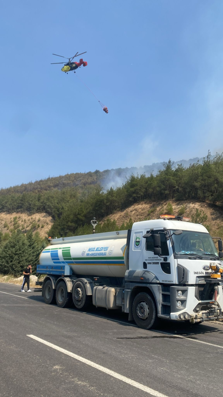 İnegöl Belediyesi’nden yangın bölgesine personel ve su tankeri desteği - Bursa Hayat Gazetesi-2