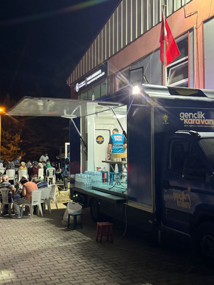 AK Parti Gençlik Kolları, Bursa’da yangın mağdurlarına destek oldu -Bursa Hayat-3