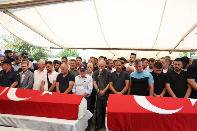 Bursalılar kazada kaybettiği gönüllü kahramanlarını uğurladı - Bursa Hayat Gazetesi-2