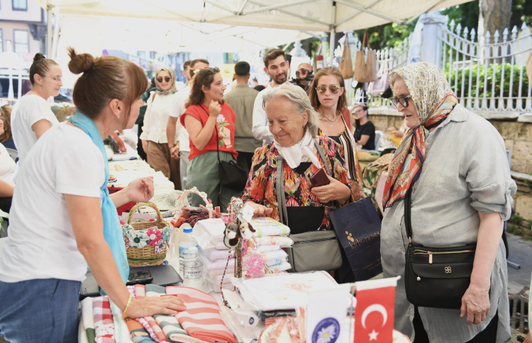 Kadının emeği Bursa Osmangazi’de sokağa taştı - Bursa Hayat Gazetesi-2
