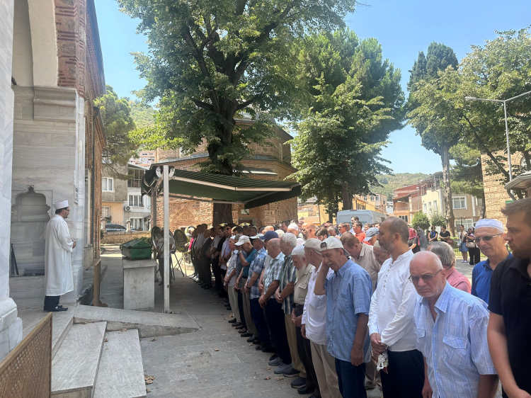 Bursa’da Ayşe Orakçı’yı sevenleri son yolculuğuna uğurladı - Bursa Hayat Gazetesi-2