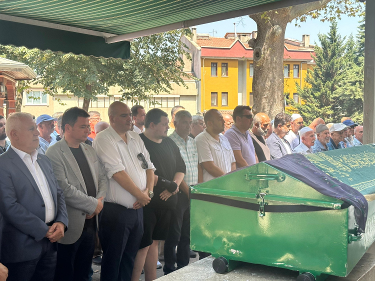 Bursa’da Ayşe Orakçı’yı sevenleri son yolculuğuna uğurladı - Bursa Hayat Gazetesi-3