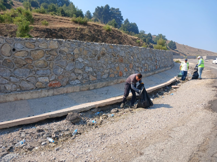 Bursa’da yangın bölgesinde atık temizliği: Yeni yangınların önüne geçiliyor - Bursa Hayat Gazetesi-4