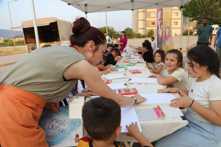 Bursa Büyükşehir’den yangın mağduru çocuklara moral - Bursa Hayat Gazetesi-4