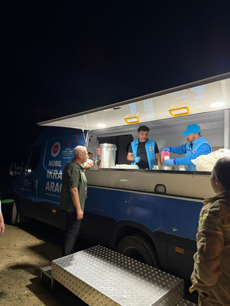 Bursa’daki yangın söndürme çalışmalarına Kütahya’dan sıcak ikram Bursa Hayat-3