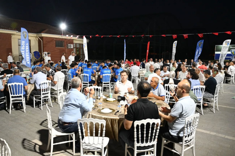 Karacabey Belediyespor’dan yeni sezon öncesi birlik yemeği -Bursa Hayat-2