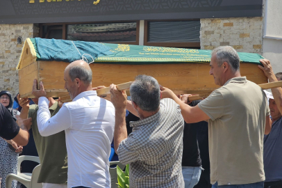 Bursa'da ambulans kazasında ölen yaşlı kadın toprağa verildi