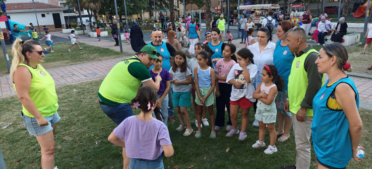 Gemlik’te geçmiş yeniden oynanıyor: Sokak Oyunları Festivali coşkusu - Bursa Hayat Gazetesi-2