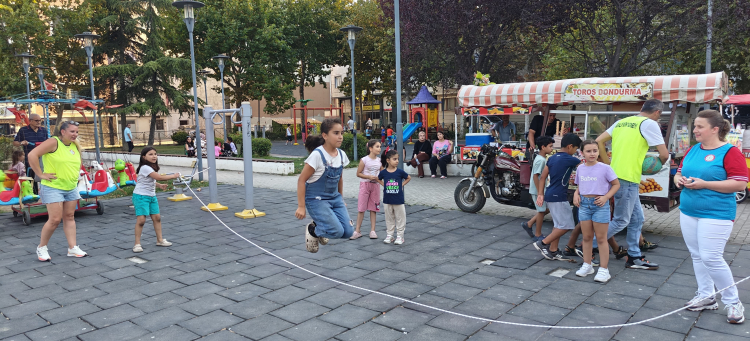Gemlik’te geçmiş yeniden oynanıyor: Sokak Oyunları Festivali coşkusu - Bursa Hayat Gazetesi-3