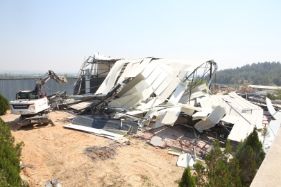 Nilüfer’de kaçak yapı avı: Ruhsatsız iş yeri ve konut ortadan kaldırıldı