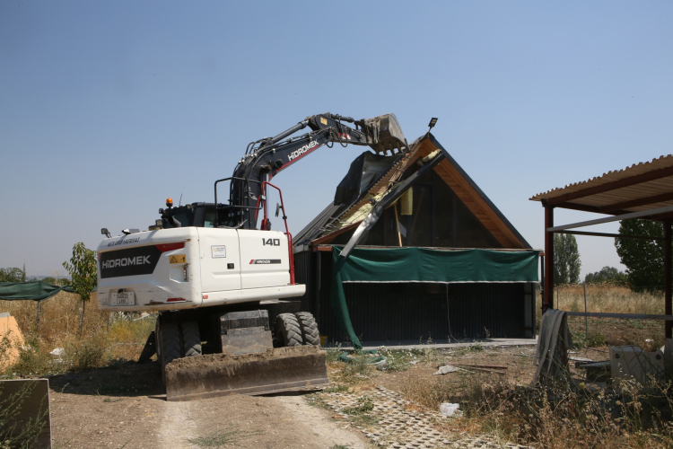 Nilüfer’de kaçak yapı avı: Ruhsatsız iş yeri ve konut ortadan kaldırıldı - Bursa Hayat Gazetesi-3