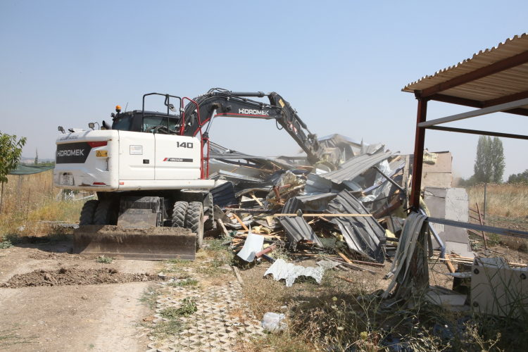 Nilüfer’de kaçak yapı avı: Ruhsatsız iş yeri ve konut ortadan kaldırıldı - Bursa Hayat Gazetesi-2