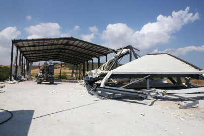 Nilüfer'de tespit edilen kaçak yapıya kısmi yıkım