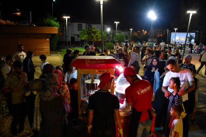 Gemlik Belediyesi’nden çocuklara açık hava sinema şöleni