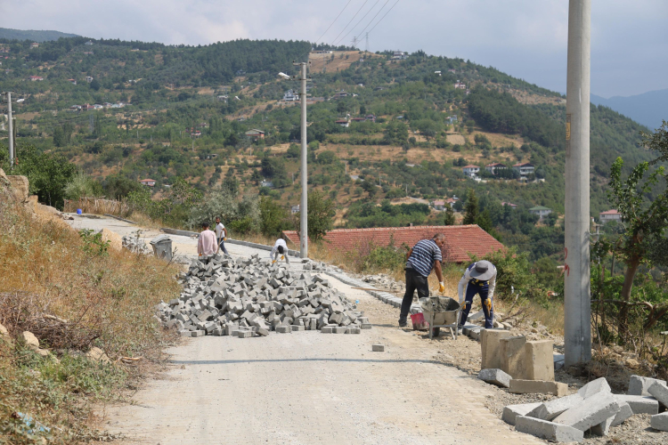 Geyve'ye estetik dokunuşlar! Parke taşı döşeme faaliyetleri sürüyor -Bursa Hayat-2