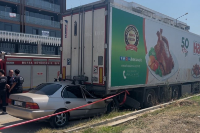 Bursa'da feci kaza: Park halindeki tıra çarptı!