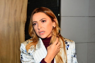 Sahnede cesur sette gergin! Hadise’nin görüntüleri gündem oldu