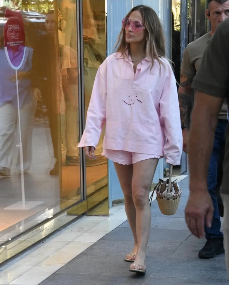 Jennifer Lopez İstanbul'da Chanel’e giremedi Bursa Hayat-2