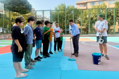 Başkan Aydın gençlerle sahaya indi: Basketbol sahasına fırça attı
