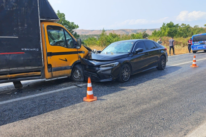 İnegöl-Yenişehir yolunda kafa kafaya çarpışma: 6 kişi yaralandı