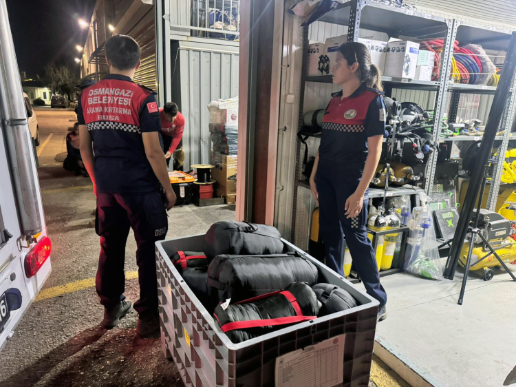 Sındırgı depremi için Osmangazi Belediyesi ekipler seferber oldu -Bursa Hayat-2