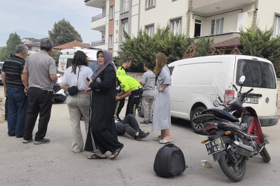 Bursa'da motosiklet ile hafif ticari araç çarpıştı: 1 yaralı!