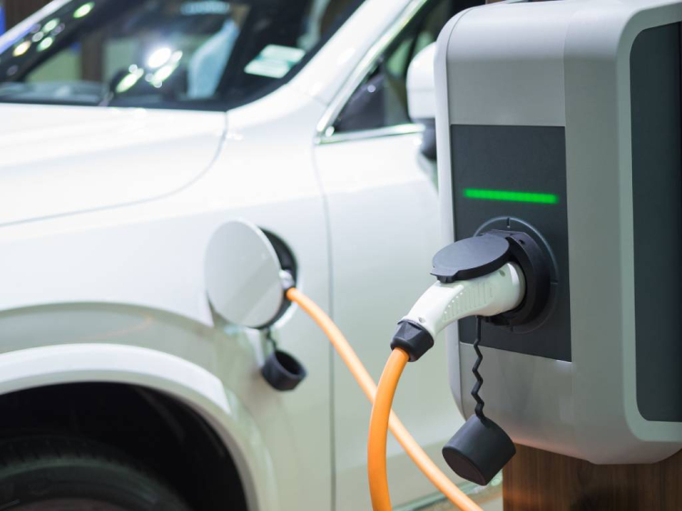 Yıldırım elektrikli arabaya çarptı, araç hasar görmedi!-Bursa Hayat 2