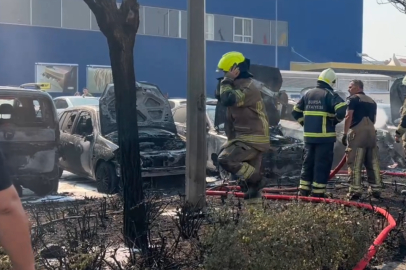 Bursa’da AVM otoparkında araçlar küle döndü!