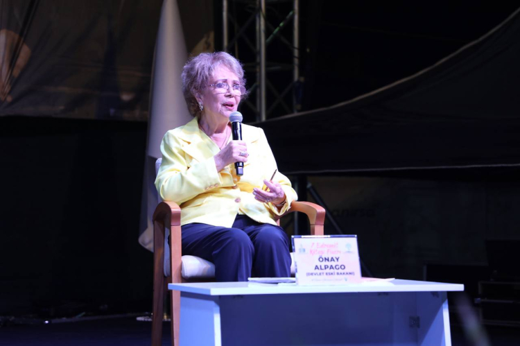 7. Edremit Kitap Fuarı renkli söyleşilerle yoluna devam ediyor - Bursa Hayat Gazetesi-4