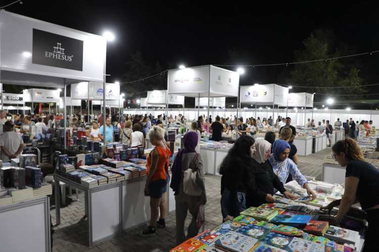 7. Edremit Kitap Fuarı renkli söyleşilerle yoluna devam ediyor - Bursa Hayat Gazetesi-2