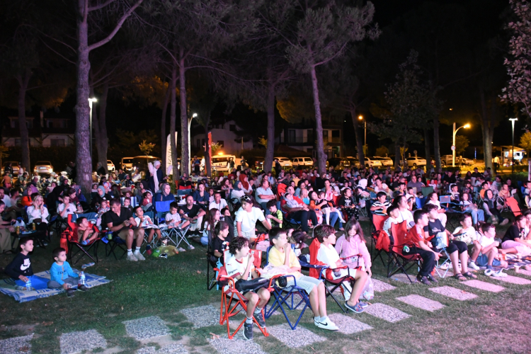 Bursa İznik’te nostaljik açık hava sinema etkinlikleri sürüyor - Bursa Hayat Gazetesi-2