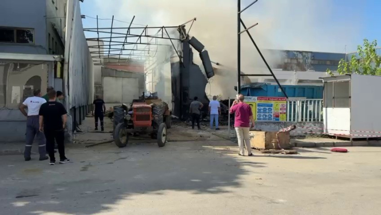 Bursa'da yıkım halindeki fabrikada yangın paniği!-Bursa Hayat Gazetesi-2