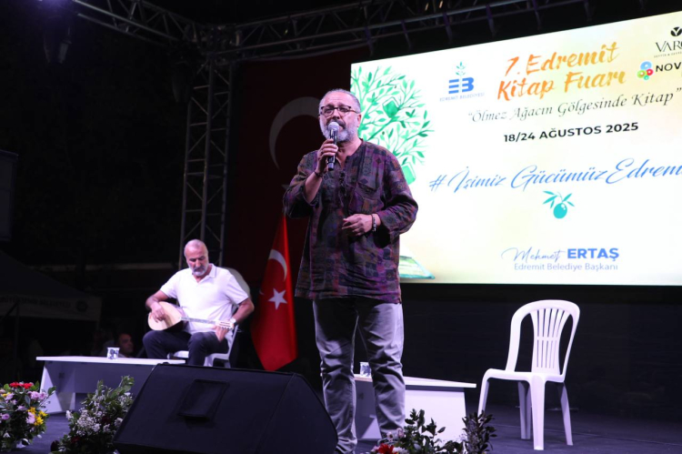 Edremit Kitap Fuarı'nda şiir, siyaset, müzik ve tarih bir aradaydı - Bursa Hayat Gazetesi-4