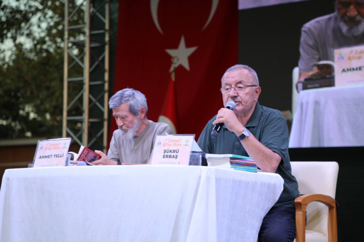 Edremit Kitap Fuarı'nda şiir, siyaset, müzik ve tarih bir aradaydı - Bursa Hayat Gazetesi-2